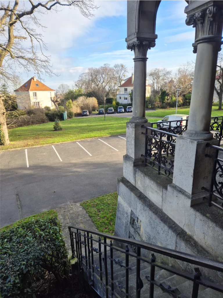 château du domaine saint françois d'assise la terrasse extérieure 2