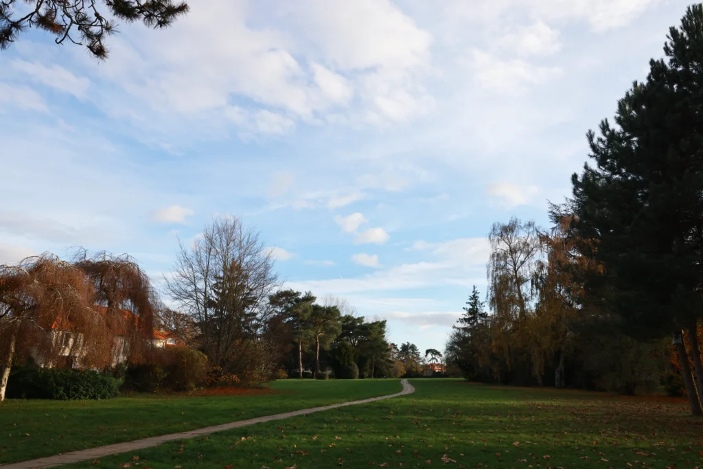 prairie du château du domaine saint françois d'assise