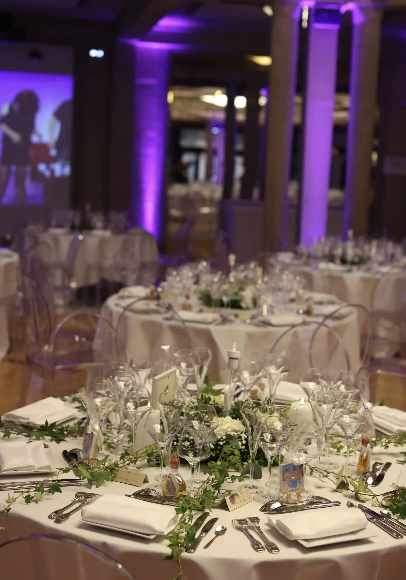 tables sous format repas assis espace mazain versailles palais des congrès